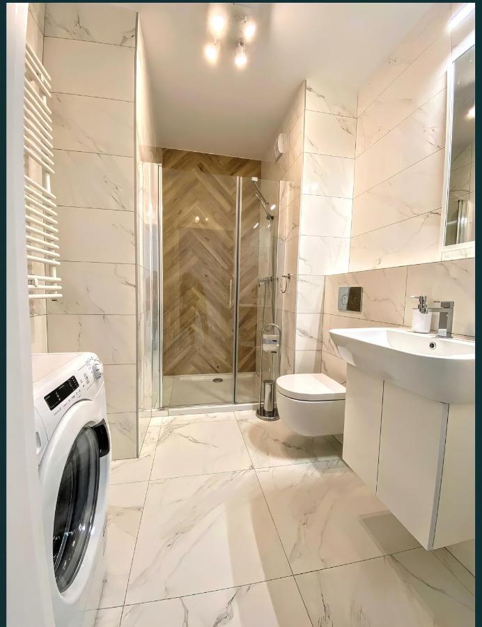 Apartamenty Fuzja - Komfortowe Mieszkania Blisko Centrum Lodzi Garaz Екстериор снимка